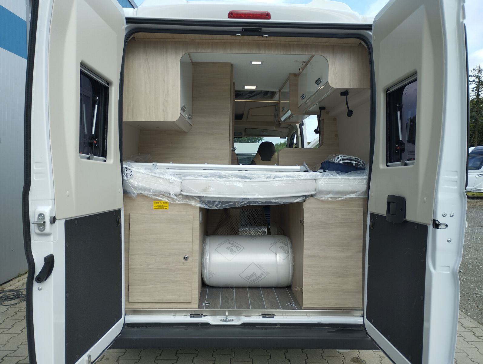Fahrzeugabbildung Forster Vantasy 541 HB 140 PS mit Pop-Up Dach