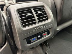 Fahrzeugabbildung Volkswagen Touran Comf. DSG Navi Sitzh Pano AHK Kamera