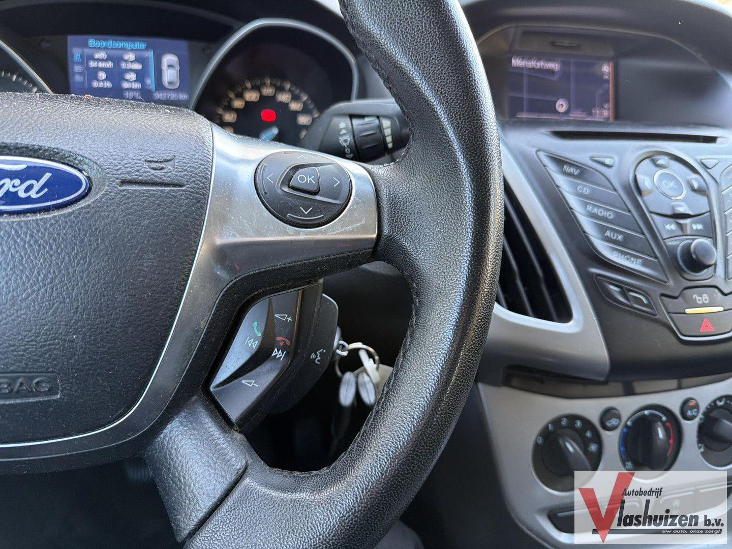 Ford Focus 2012 — photo 11