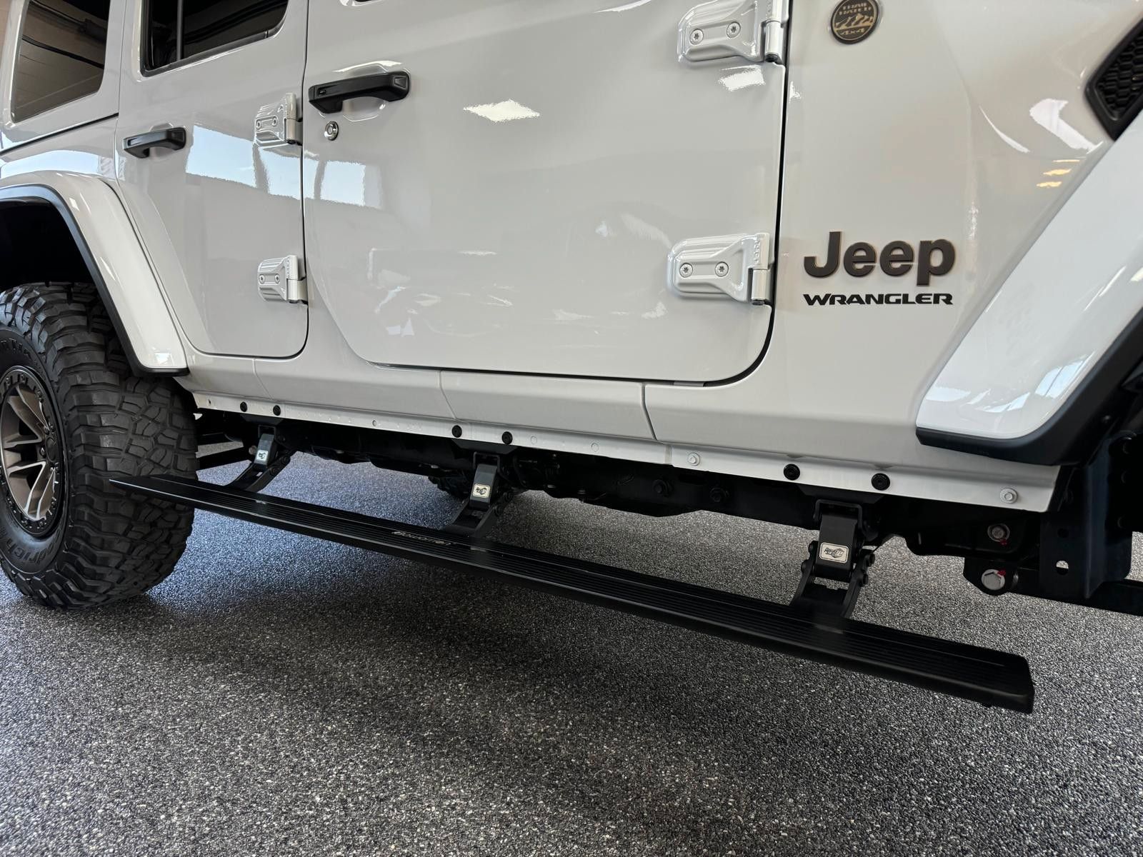 Fahrzeugabbildung Jeep RUBICON 392-V8-3" FAHRWERK-37" REIFEN-POWERSTEPS