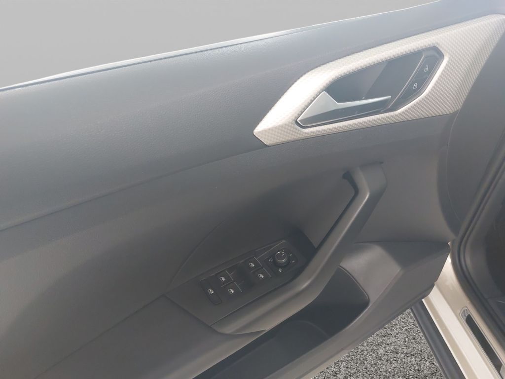 Fahrzeugabbildung Volkswagen T-Cross 1.0 TSI Move AHZV Navi