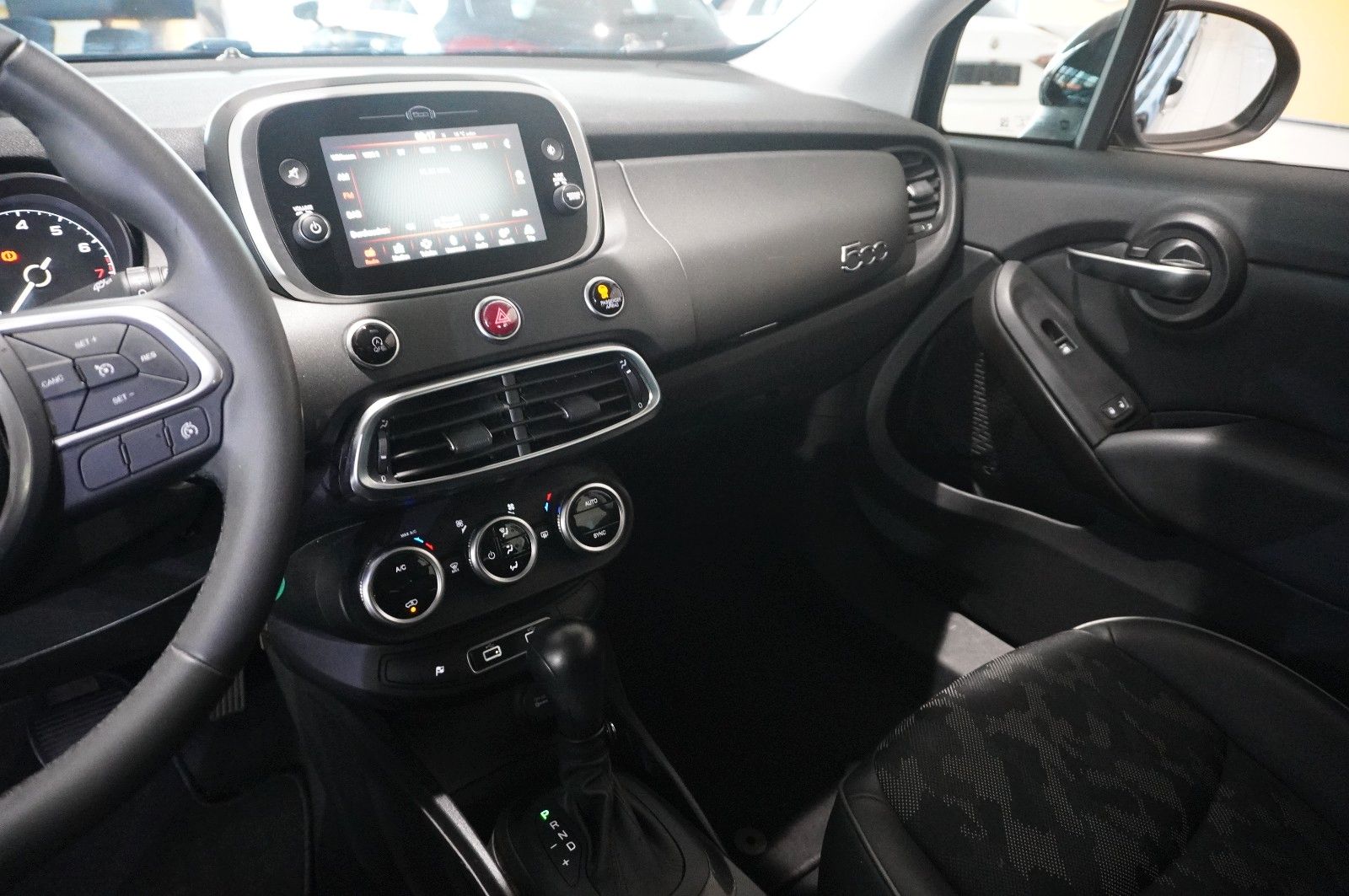 Fahrzeugabbildung Fiat 500X 1.3T CROSS DCT NAVI/LED/PDC/SPORT/TEMP/DAB+