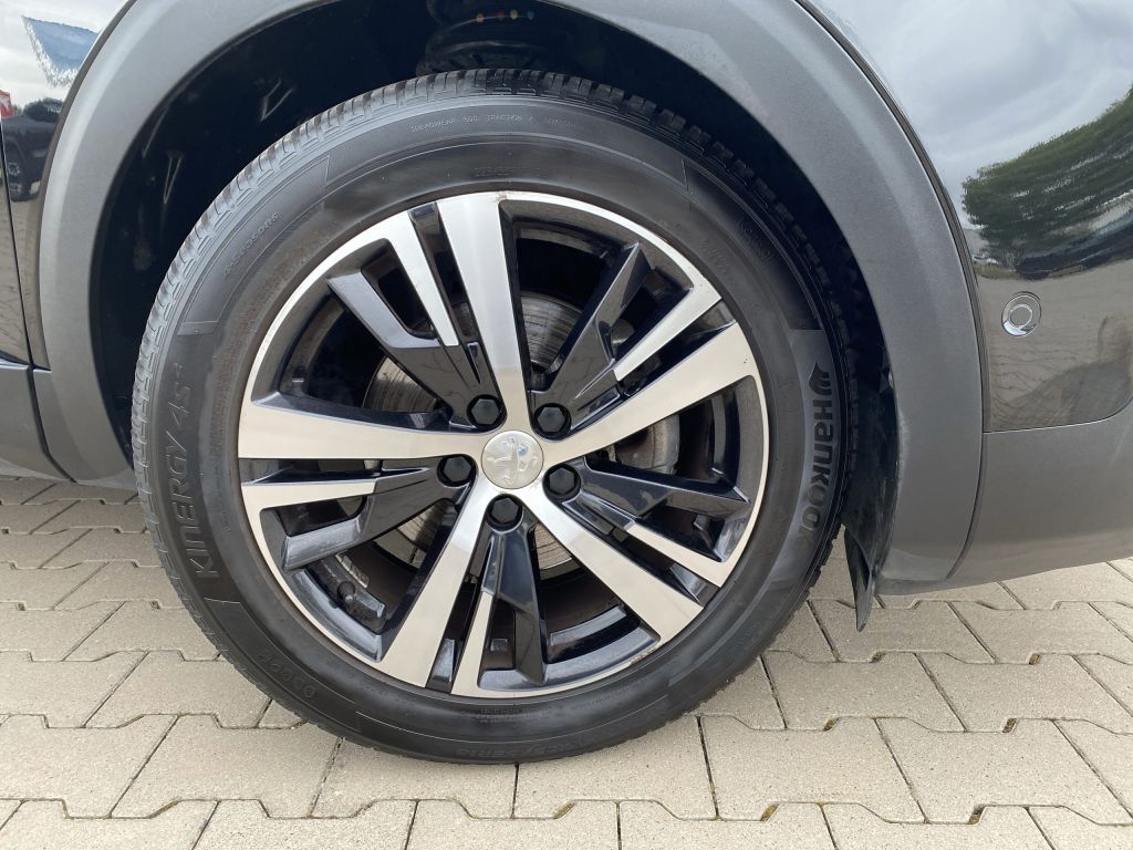 Fahrzeugabbildung Peugeot 3008 PureTech 130 S&S GPF Allure *Navi*Rückfahrk