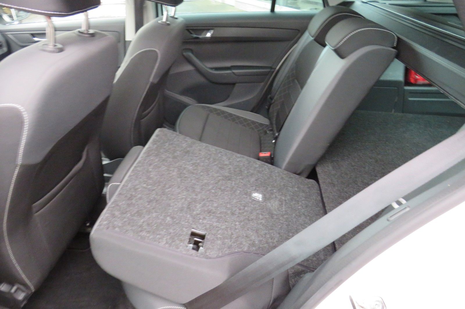 Fahrzeugabbildung SKODA Fabia Combi Ambition AHK SITZH. NAVI PDC 1.HD