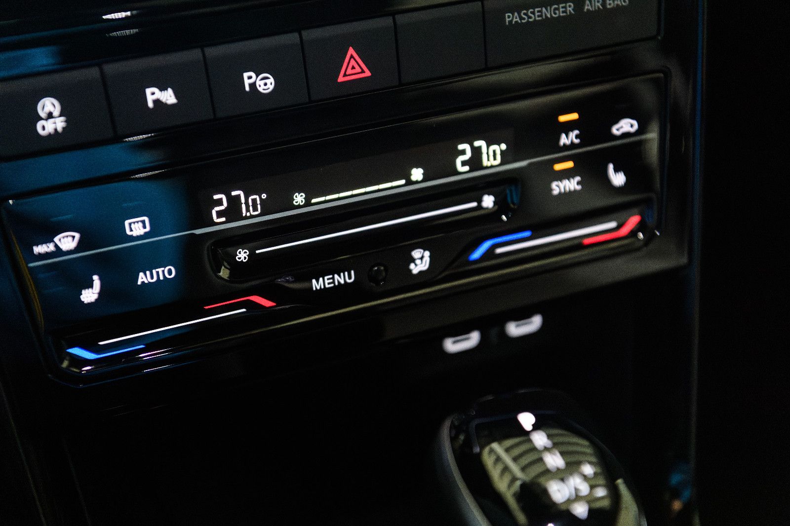 Fahrzeugabbildung Volkswagen T-Cross Goal 1.0 TSI DSG LED+AHK+NAVI+ACC+APP