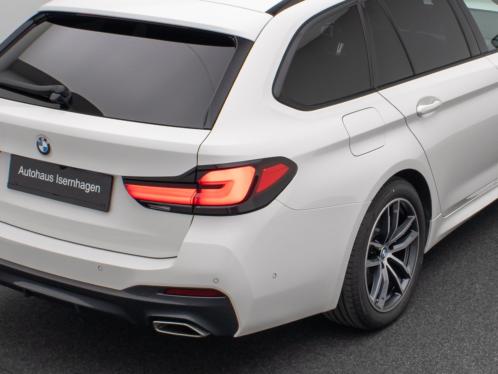 Fahrzeugabbildung BMW 520d M Sport Kamera HUD HiFi AHK Stop&Go Alarm