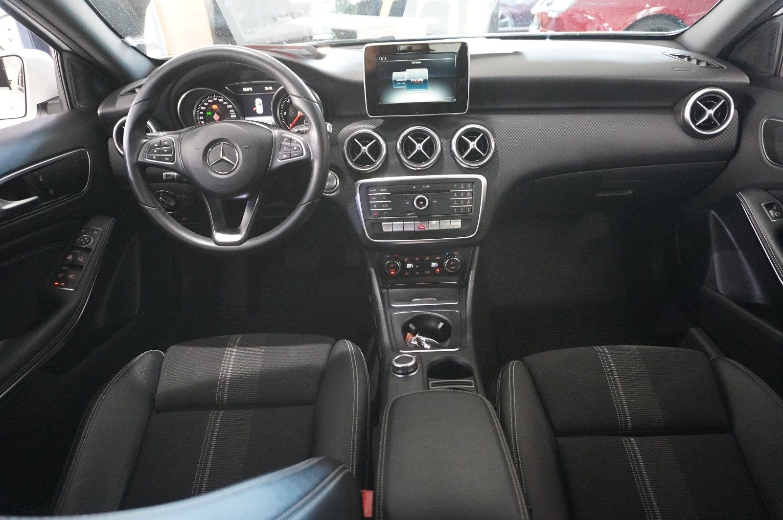 Fahrzeugabbildung Mercedes-Benz A 180 CDI URBAN KLIMA/SHZ/PDC/TEMP./SPORT/AHK
