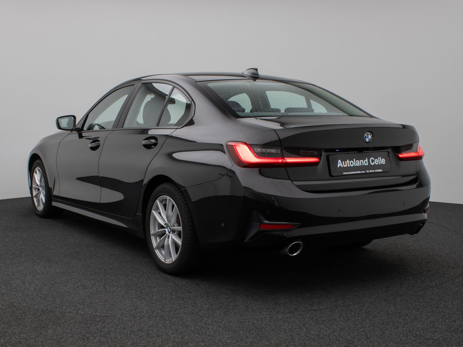 Fahrzeugabbildung BMW 320d xD  Glasdach Kamera DAB Geschwindigkeitsreg