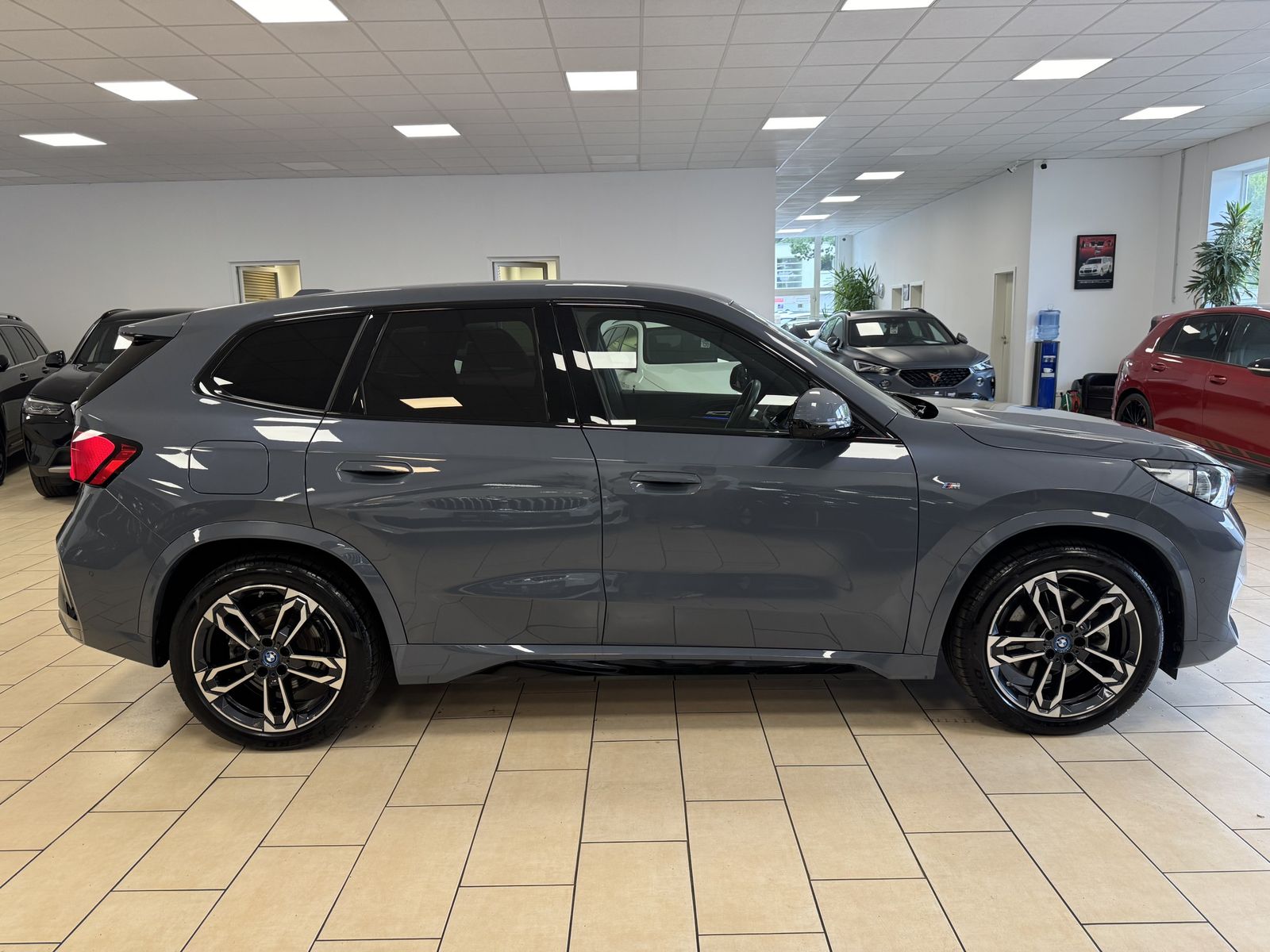 BMW iX1 30 xDrive M-Paket HUD Leder LED ACC Memory foto 4