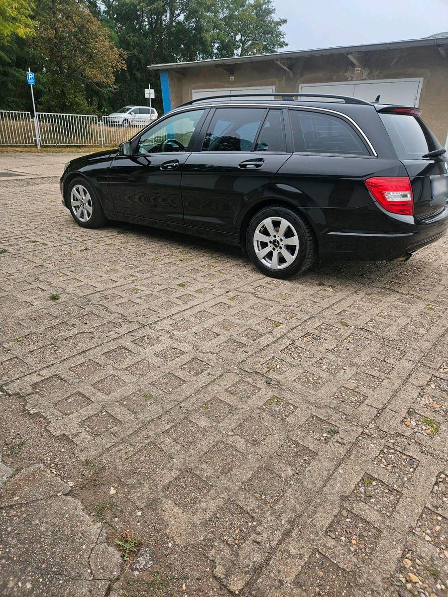 Mercedes-Benz C200 2014 — rear view