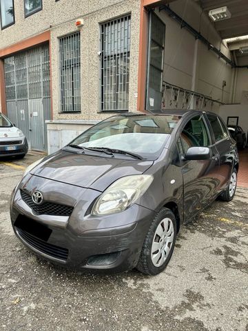 Toyota Yaris 1.0 5 porte