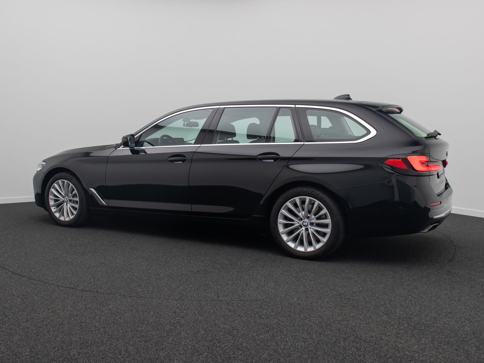 Fahrzeugabbildung BMW 530d Luxury Line HUD DAB H/K Panorama Individual