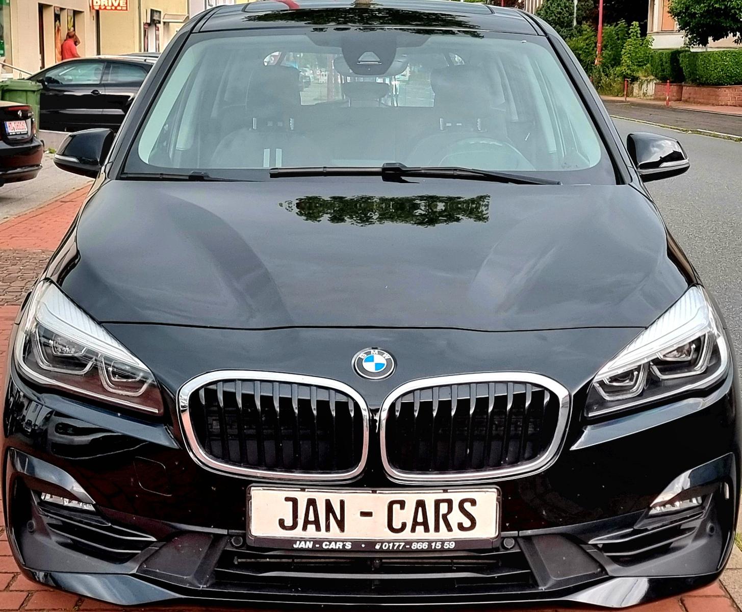 BMW 218d xDrive Sport Line 2.Hd 7sitzer LED Panorama