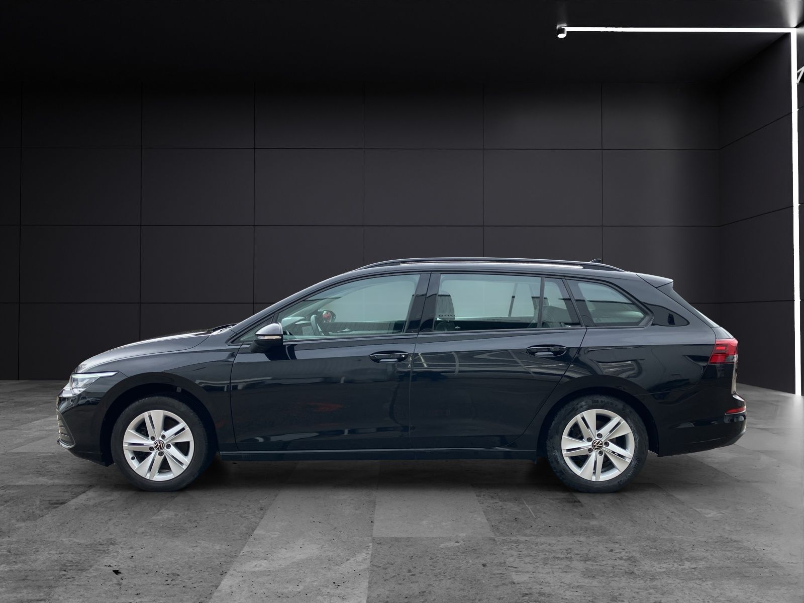 Fahrzeugabbildung Volkswagen Golf VIII Variant Life TDI LED Navi ACC AHK SHZ