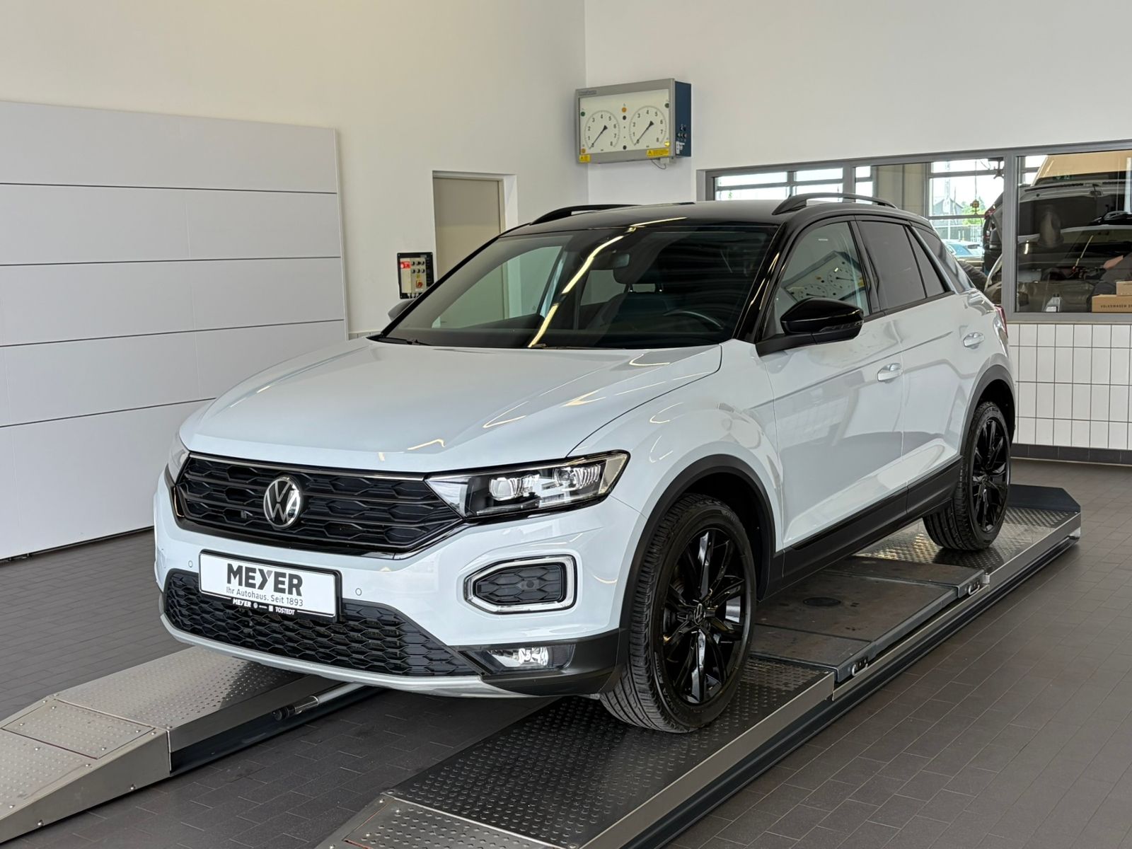 Fahrzeugabbildung Volkswagen T-Roc Sport 1.5 TSI DSG *BlackStyle,LED,ACC,Navi