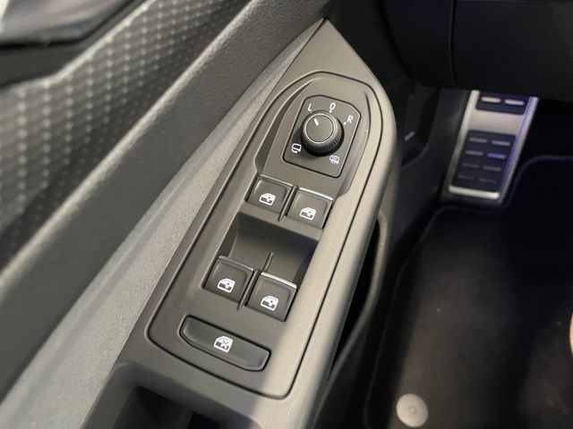 Golf VIII R-Line 1.5 eTSI DSG PANO NAVI