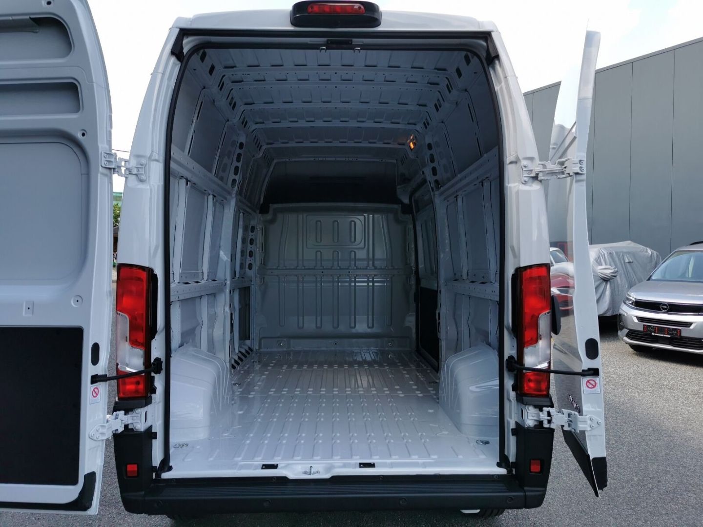 Fahrzeugabbildung Opel Movano CargoL3H3 Navi Klimaautom DAB Rückfahrkam