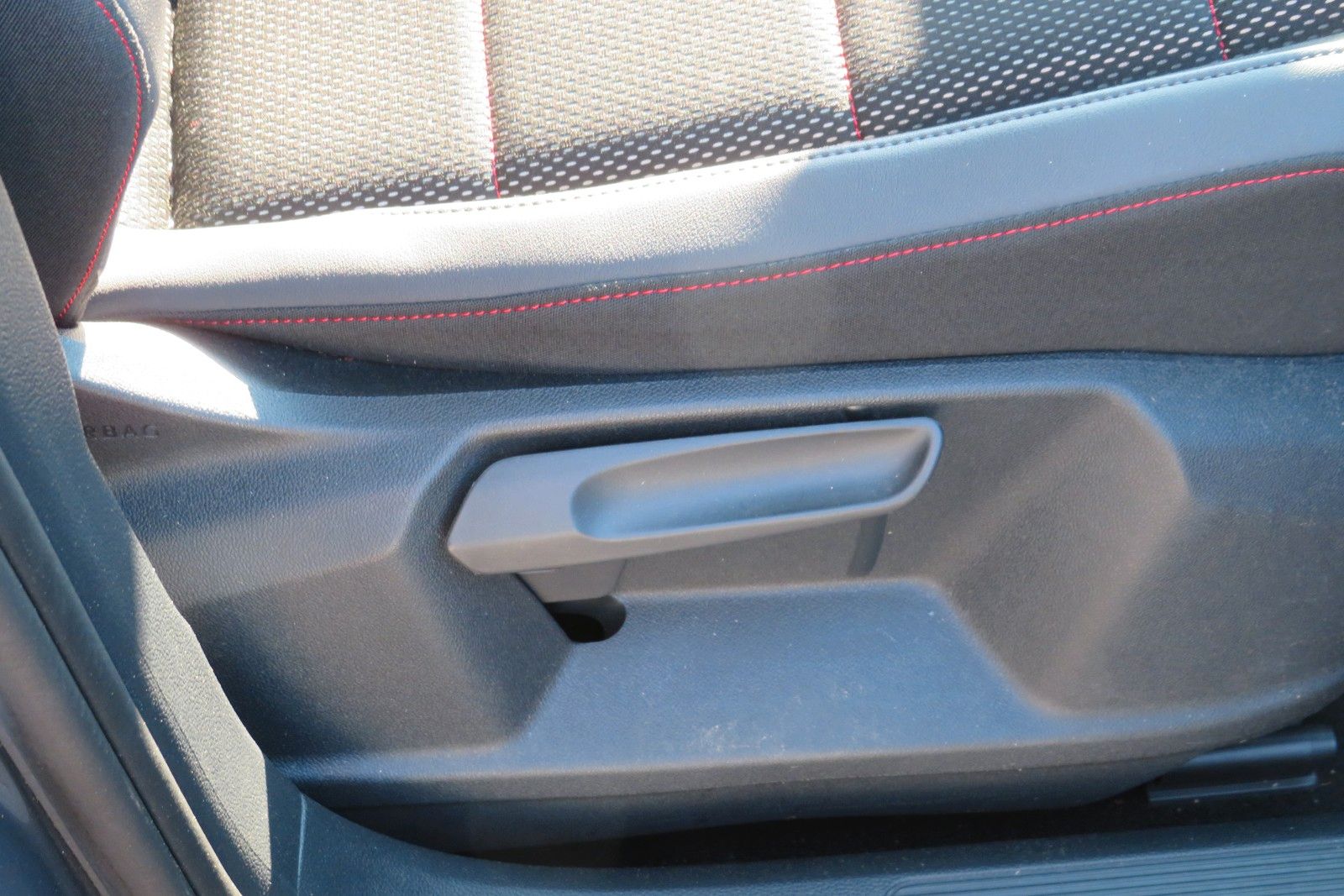 Fahrzeugabbildung Volkswagen T-Roc Sport ACC LED PDC NAVI DAB 1.HAND