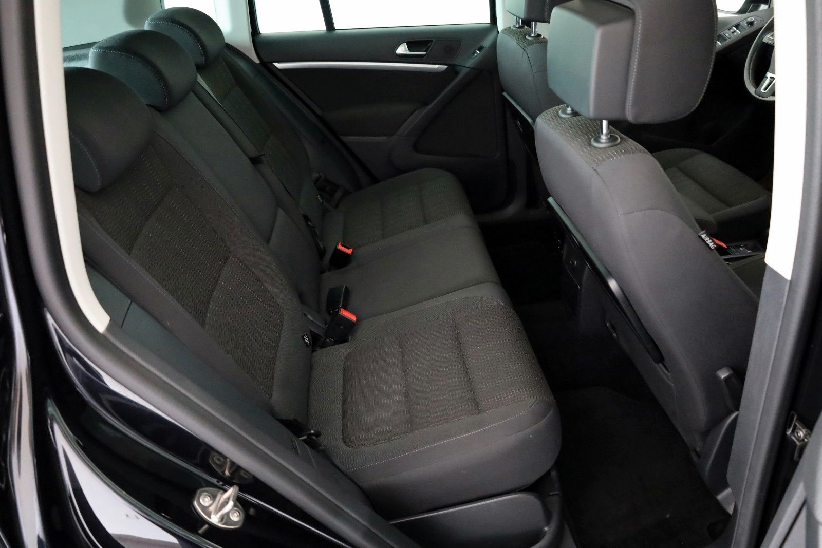 Fahrzeugabbildung Volkswagen Tiguan Sport & Style Navi,Xenon,Panorama,SH,PDC