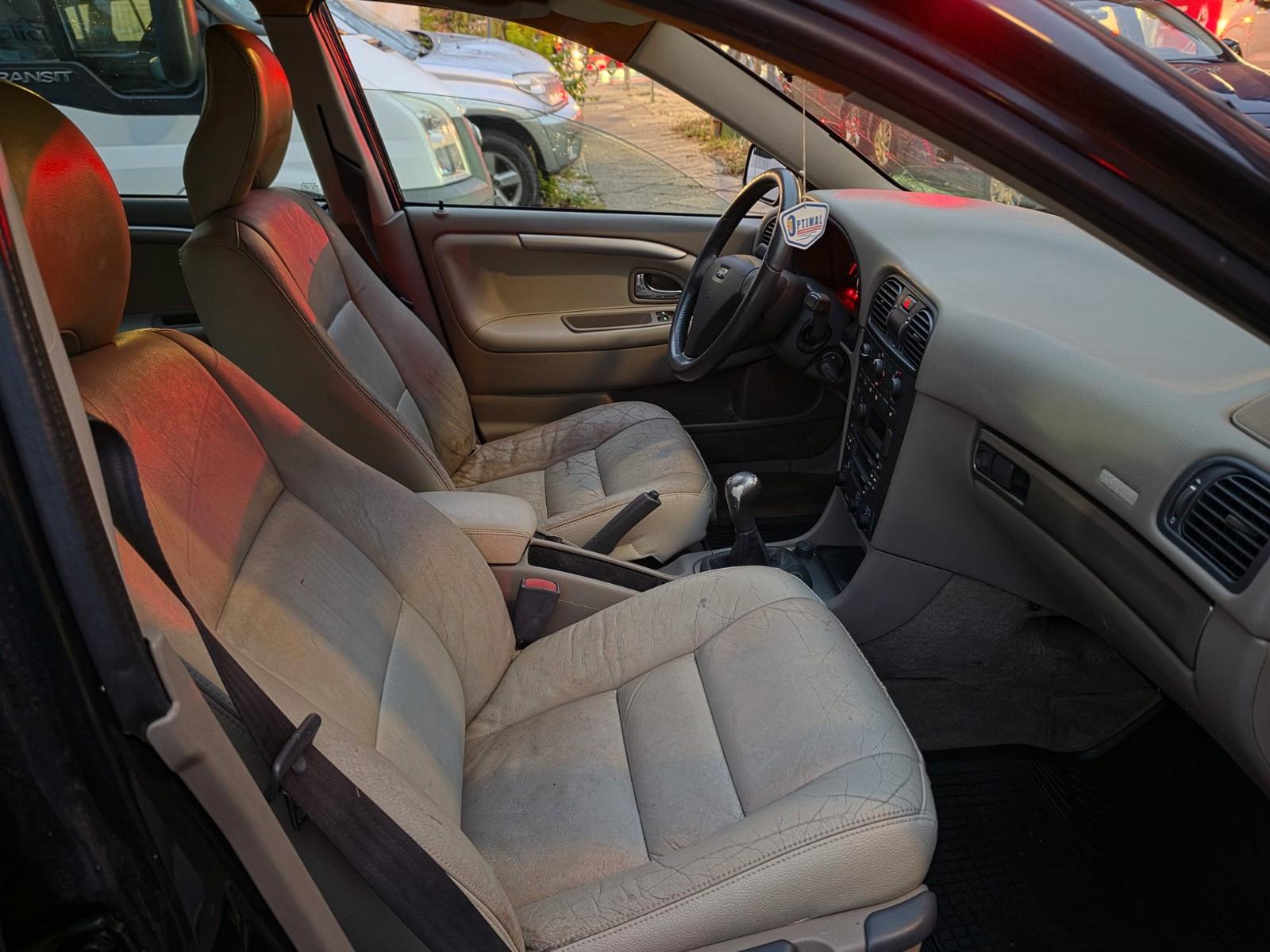 Volvo V40 2004 — photo 9
