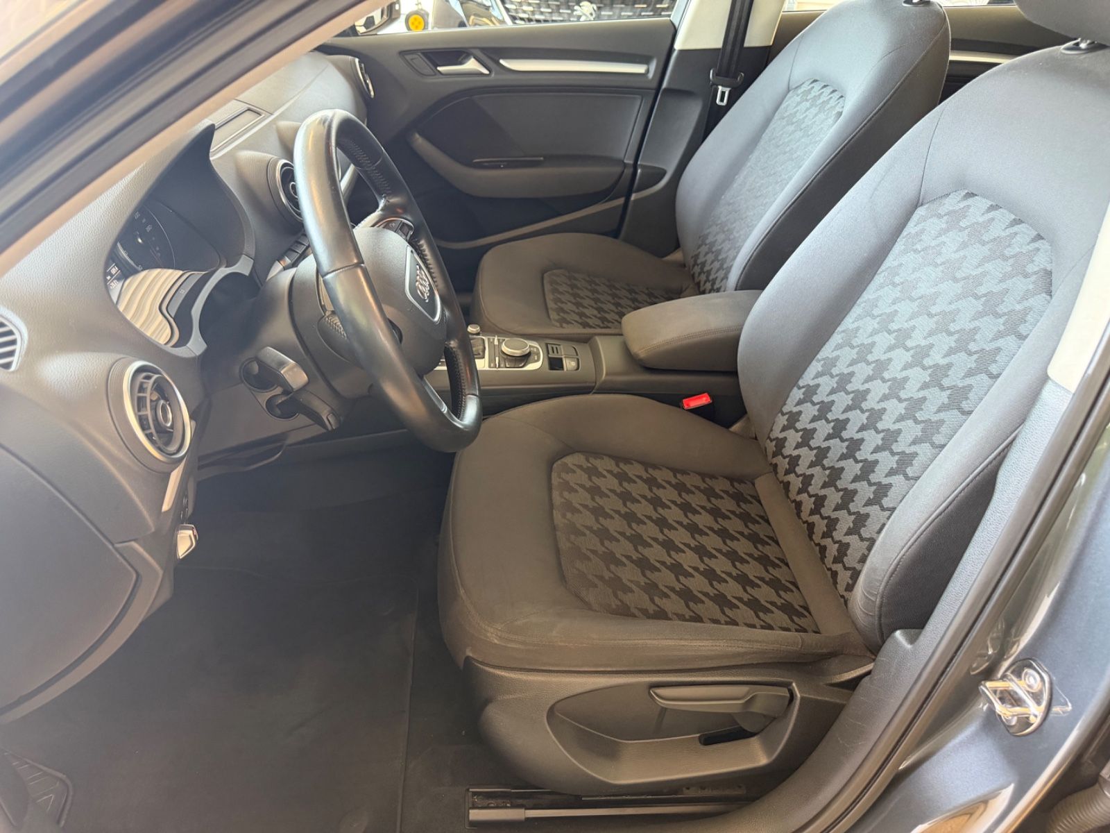 Fahrzeugabbildung Audi A3 Sportback 2.0 TDI attraction quattro