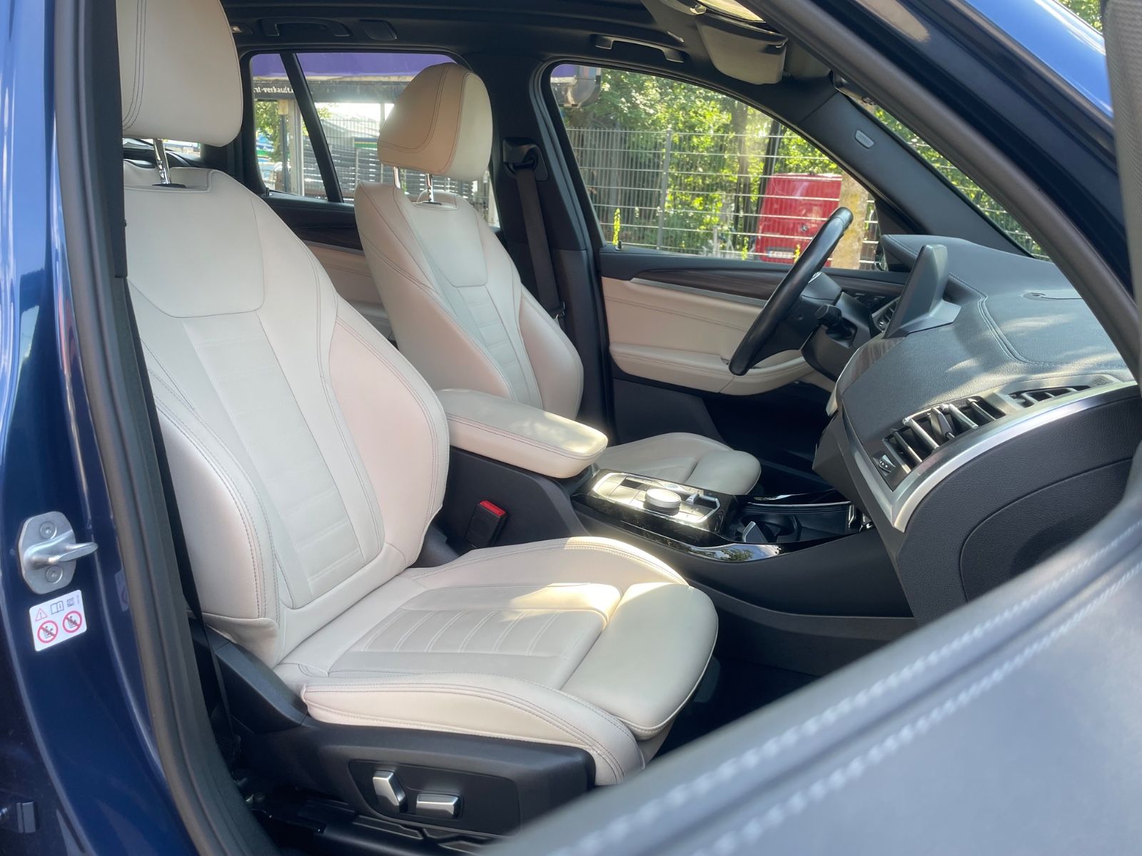 BMW iX3 Impressive Panora Head Up 360°Kamera foto 23