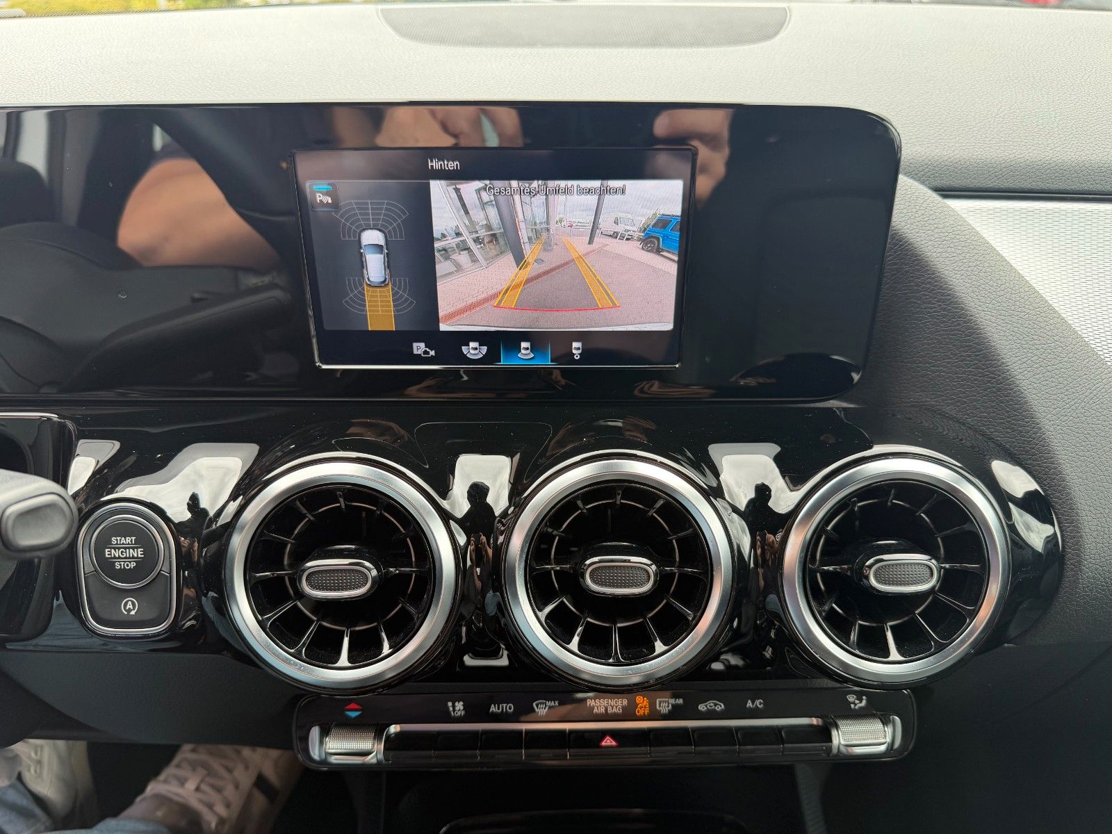 Fahrzeugabbildung Mercedes-Benz GLA 200d Style+Distr+AHK+RKamera+1.Hand