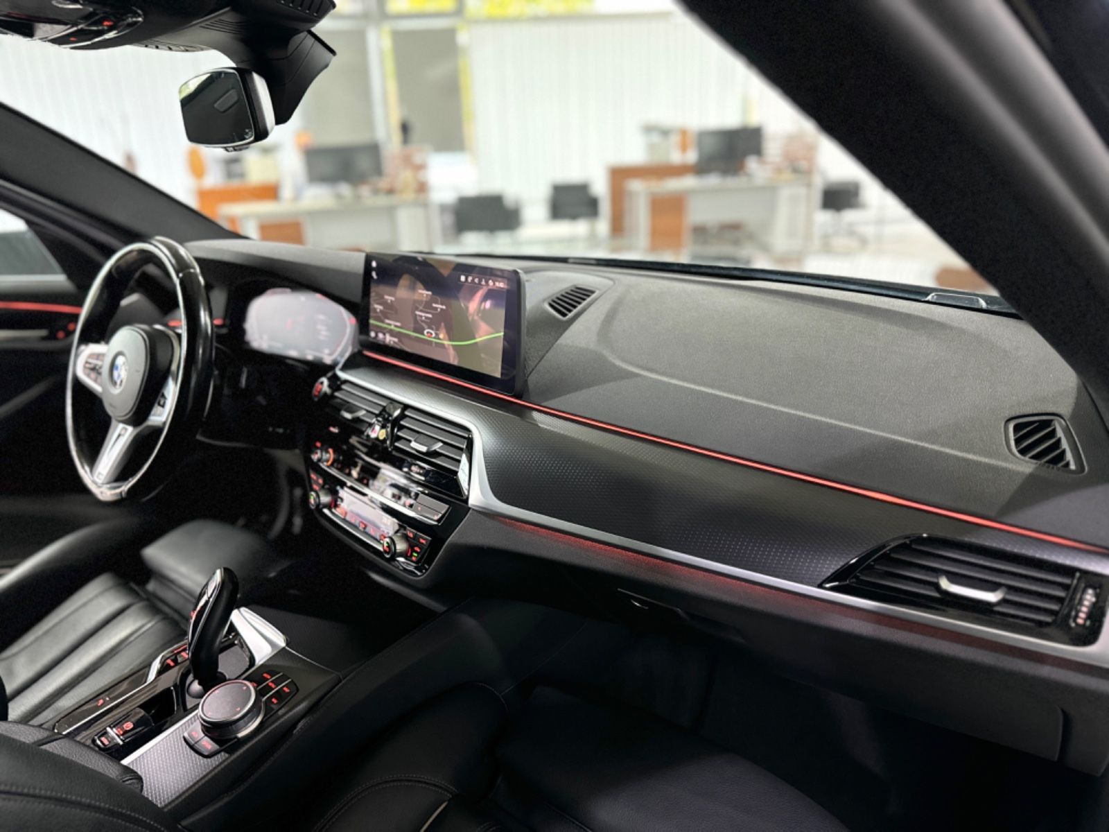 Fahrzeugabbildung BMW 520d M Sport Kamera HiFi DAB DisplayKey Komfort