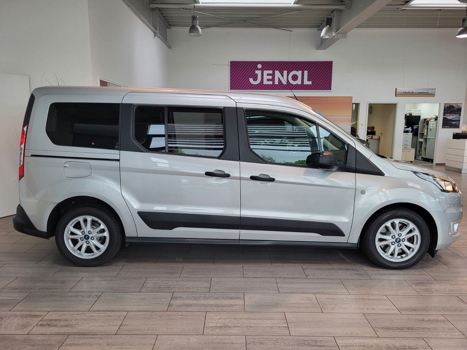 Fahrzeugabbildung Ford Grand Tourneo Connect Sitzheiz., Klima