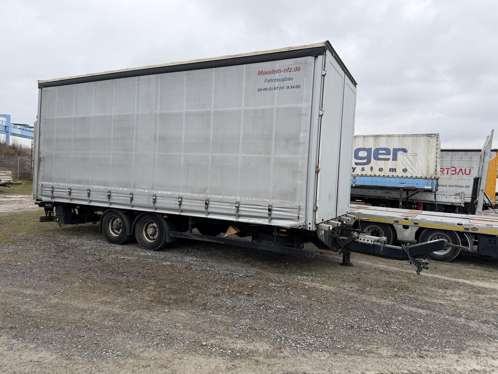 Möslein  Tandemplane Ladebordwand + Durchladbar