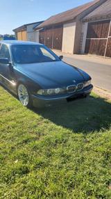 BMW E39 528i Schalter Limousine - BMW 528 aus 1998: 528i