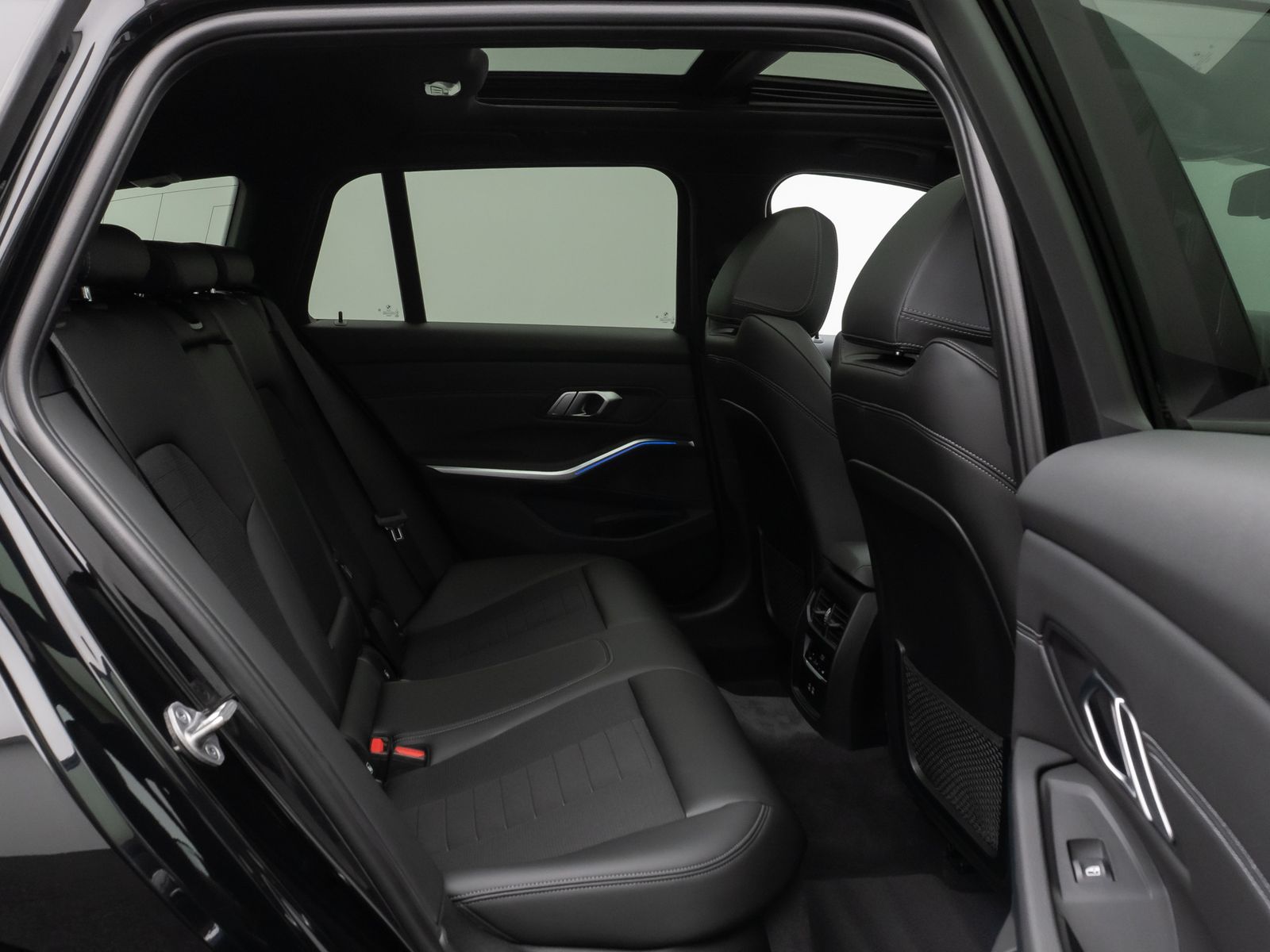 Fahrzeugabbildung BMW 320d Sport Line Panorama Laser HUD DAB HiFi AHK