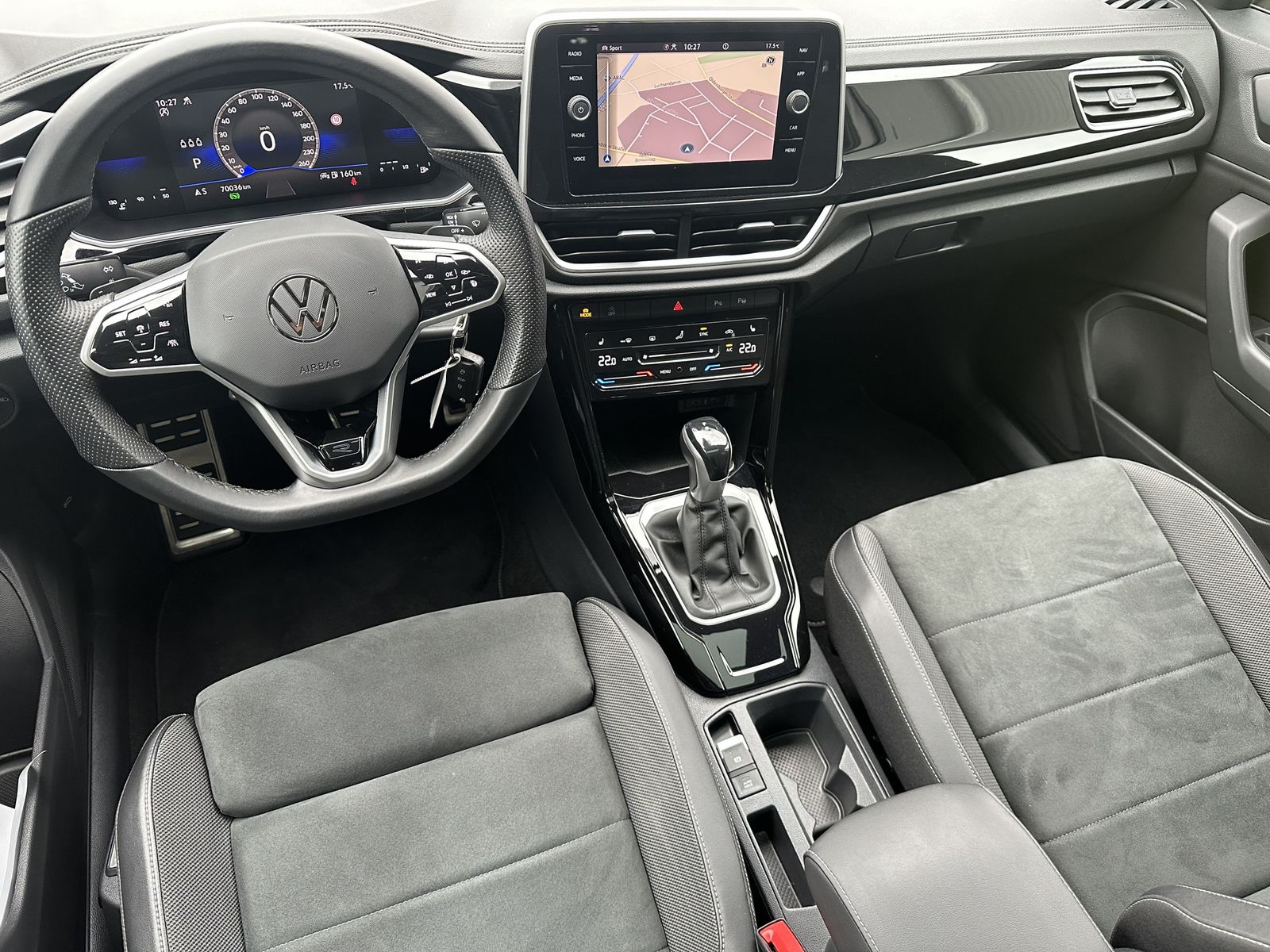 Fahrzeugabbildung Volkswagen T-Roc 2.0 TDI DSG R-Line NAV+MATRIX+PANO+ACC+SHZ