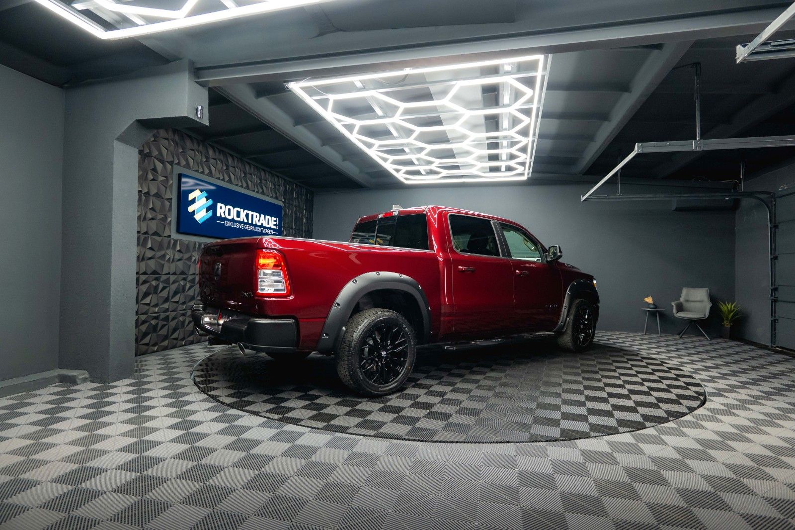 Fahrzeugabbildung Dodge RAM 5.7 V8 HEMI 4x4 OFFROAD Night-Paket *LED*19%