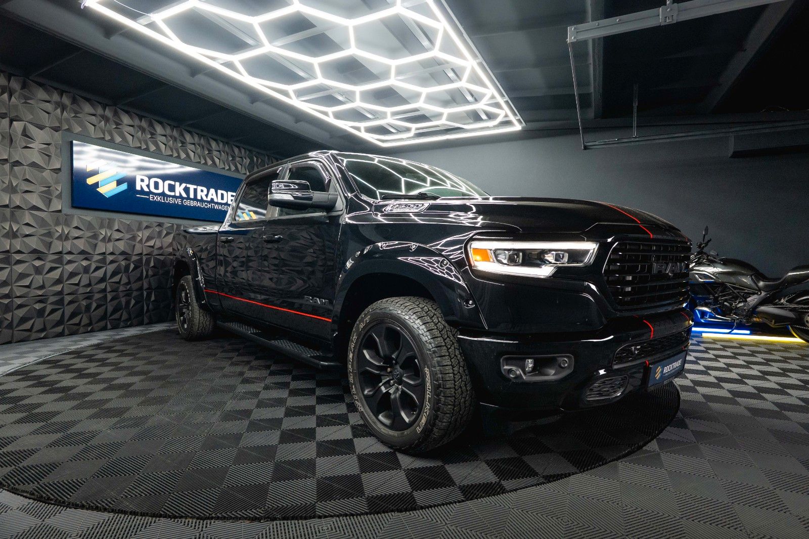 Fahrzeugabbildung Dodge RAM 5.7 V8 HEMI 4x4 BLACK Limited Longbed 19%