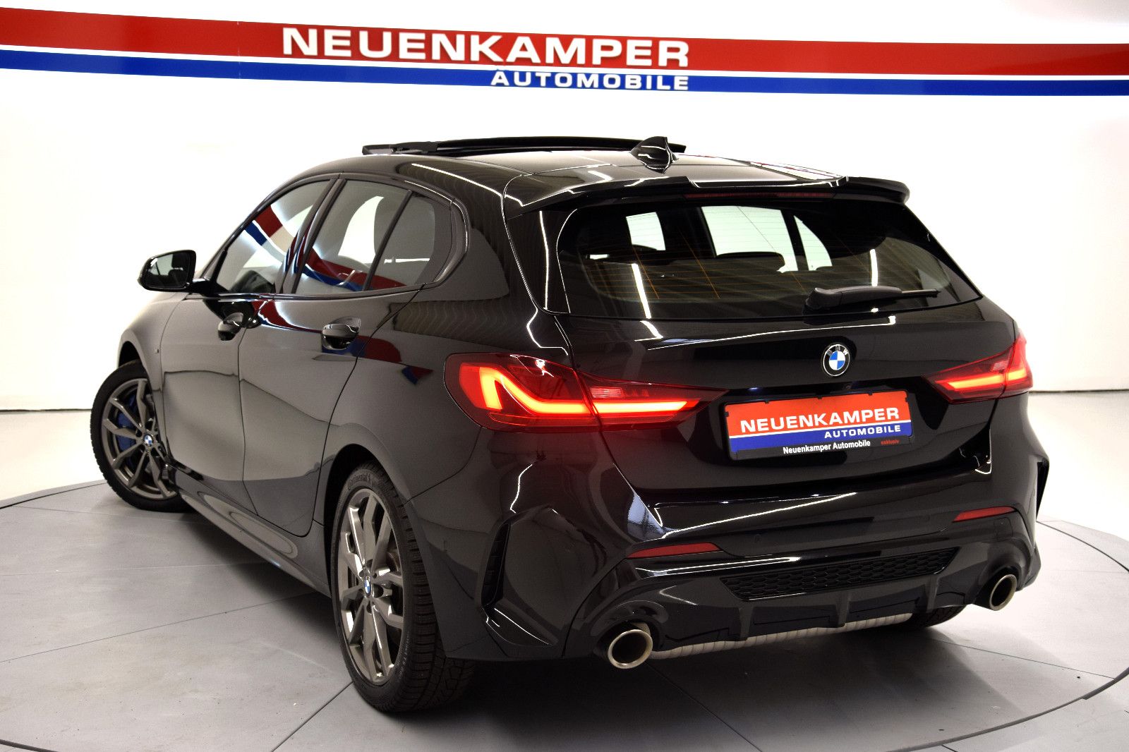 Fahrzeugabbildung BMW M135i xDrive Pano ACC HuD harman/karo NP 64.000€