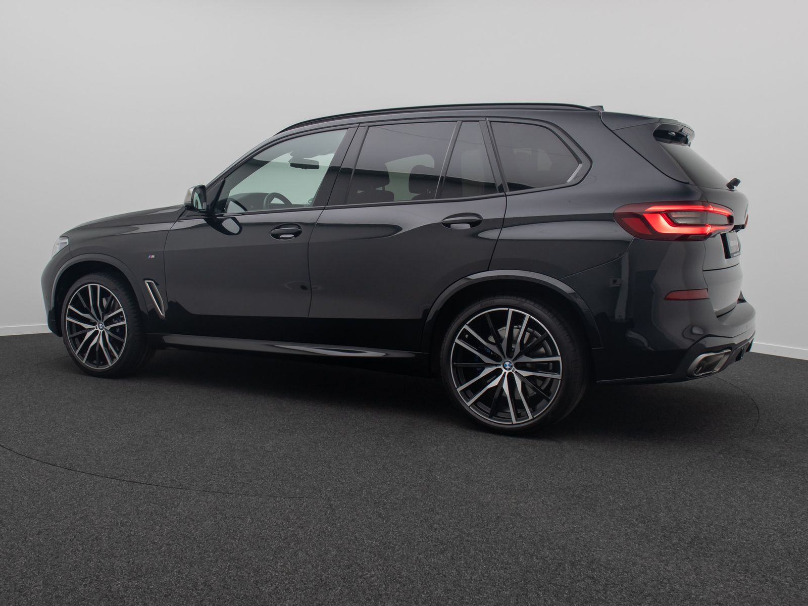 Fahrzeugabbildung BMW X5 M50i 360&deg; HUD Laser SoftCl DispKey Panorama