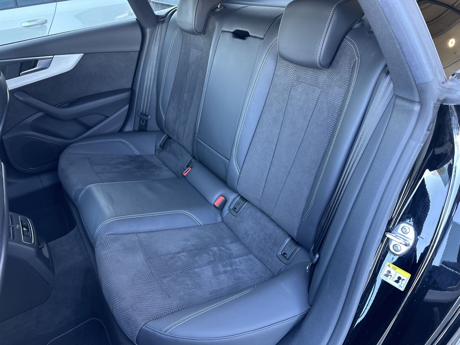 Fahrzeugabbildung Audi A5 SpB 35 TDI S-Line NAV+LED+AHK+V-COCKPIT+PANO