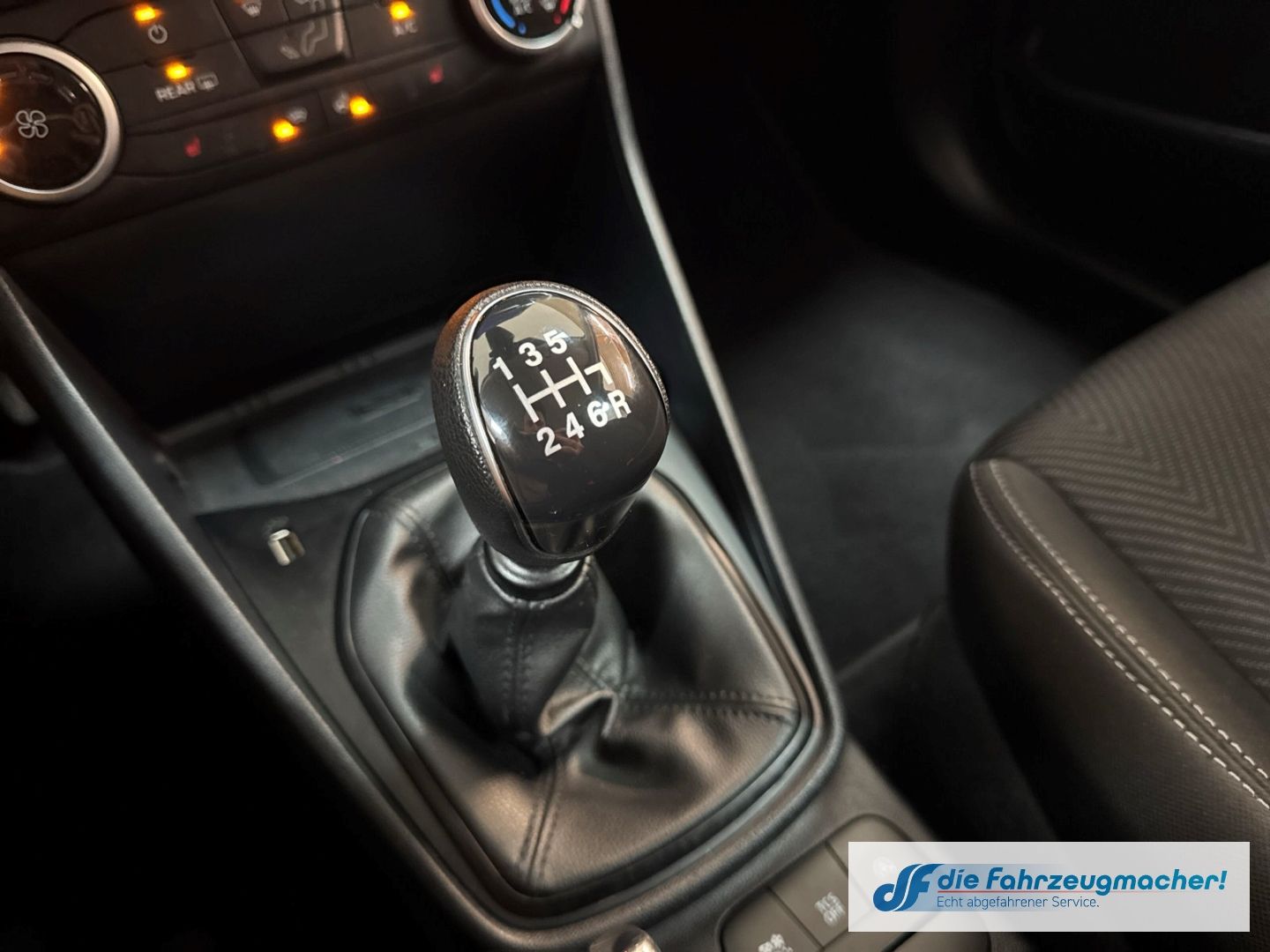 Fahrzeugabbildung Ford Fiesta Cool & Connect Navi LED Blendfreies Fernl