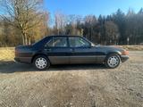 Mercedes-Benz E 300 - Mercedes-Benz E 300 aus 1990