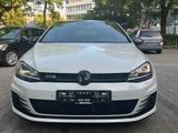 Volkswagen Golf7 2.0 TDI  STANDHEIZUNG,AHK,PANORAMA SCHIEBE