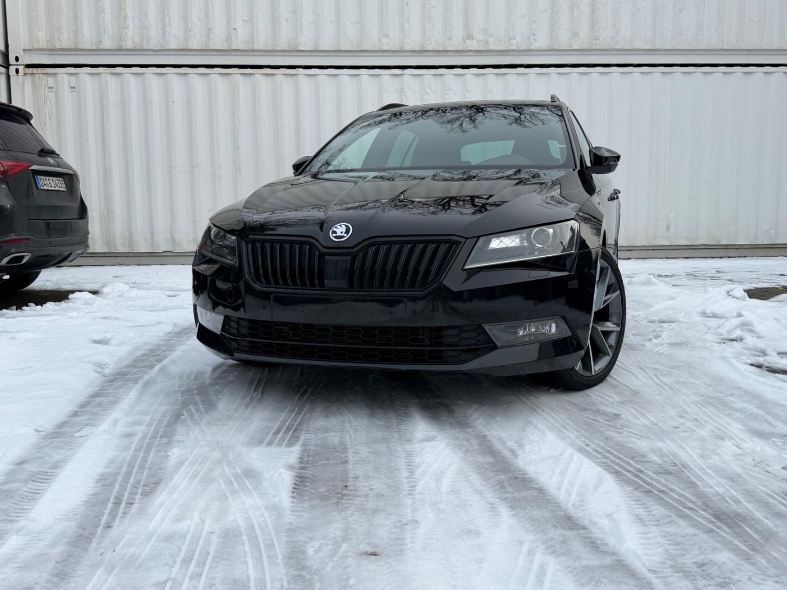 Skoda Superb Combi Sportline / Sportsitze / Keyless