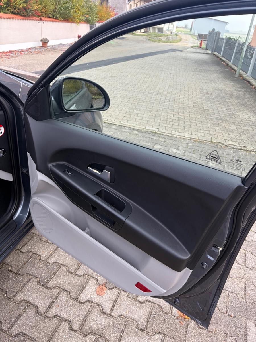 Kia cee'd 2010 — photo 16