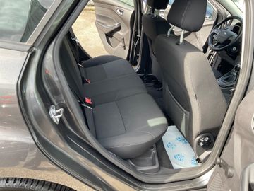 Ford Focus - 12