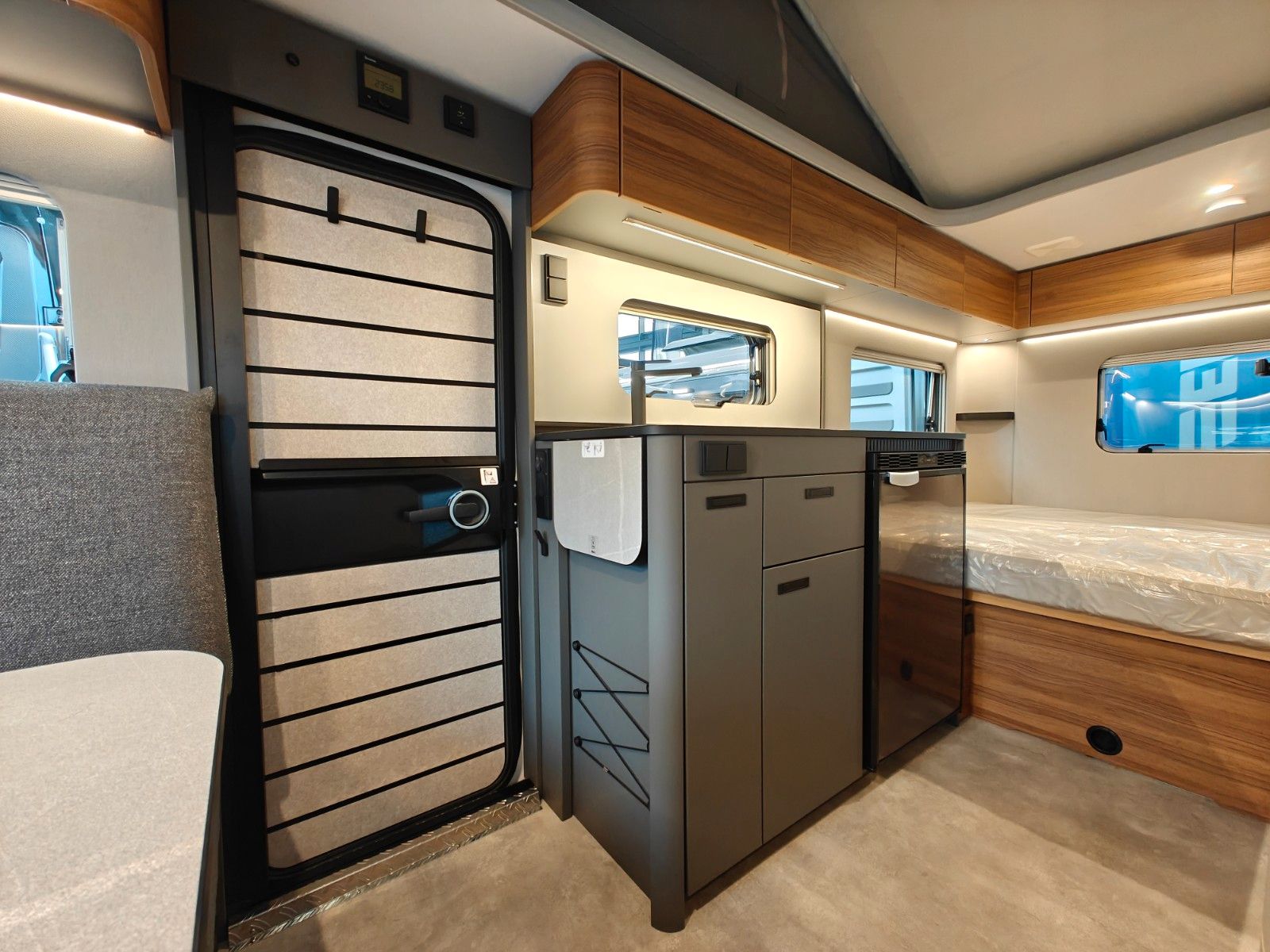 Fahrzeugabbildung HYMER / ERIBA / HYMERCAR Feeling 425 SD - MESSE-NEUHEIT 2026! -