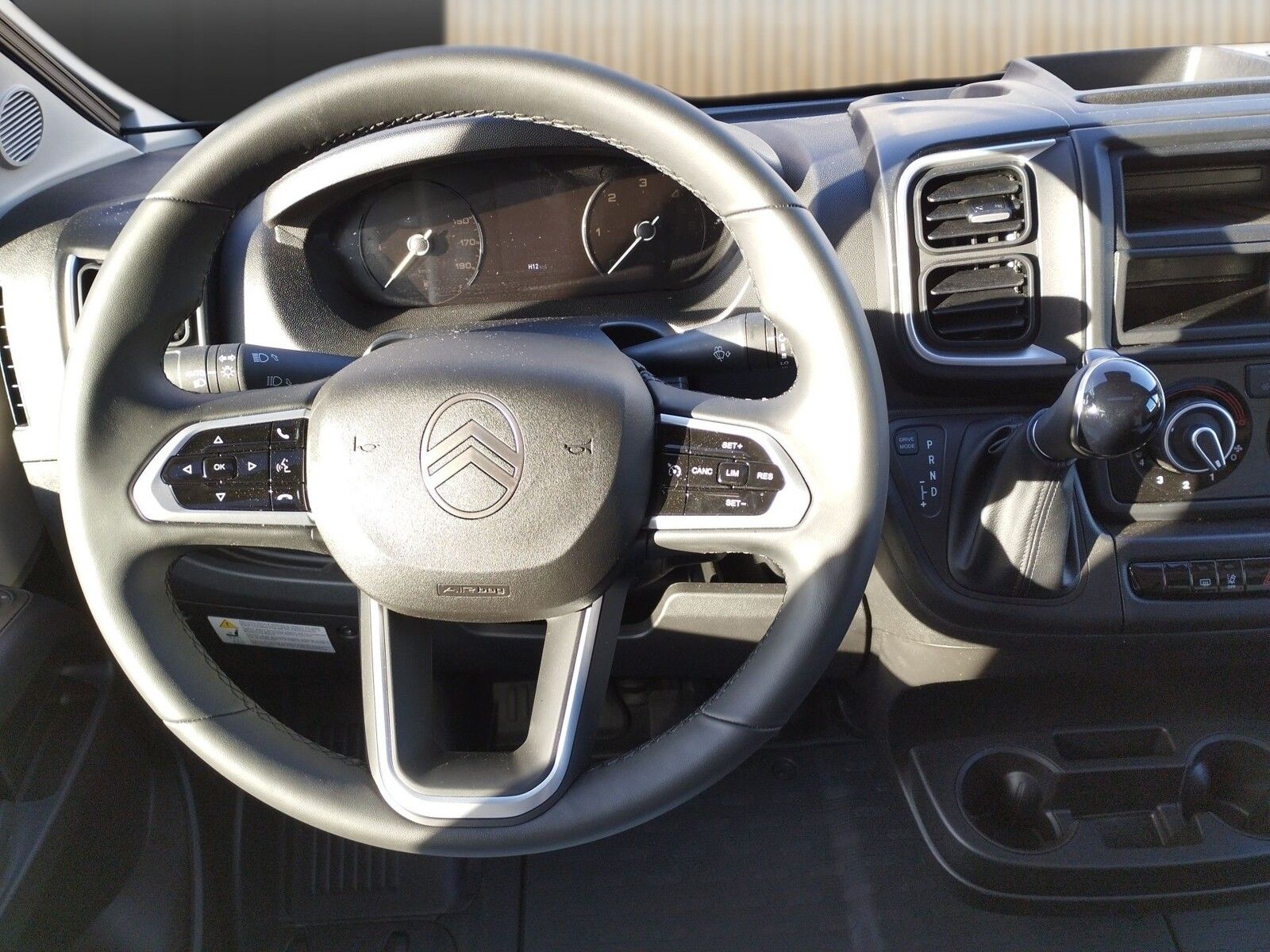 Fahrzeugabbildung Sunlight Adventure T 67 Automatik, Dörr Edition, TV