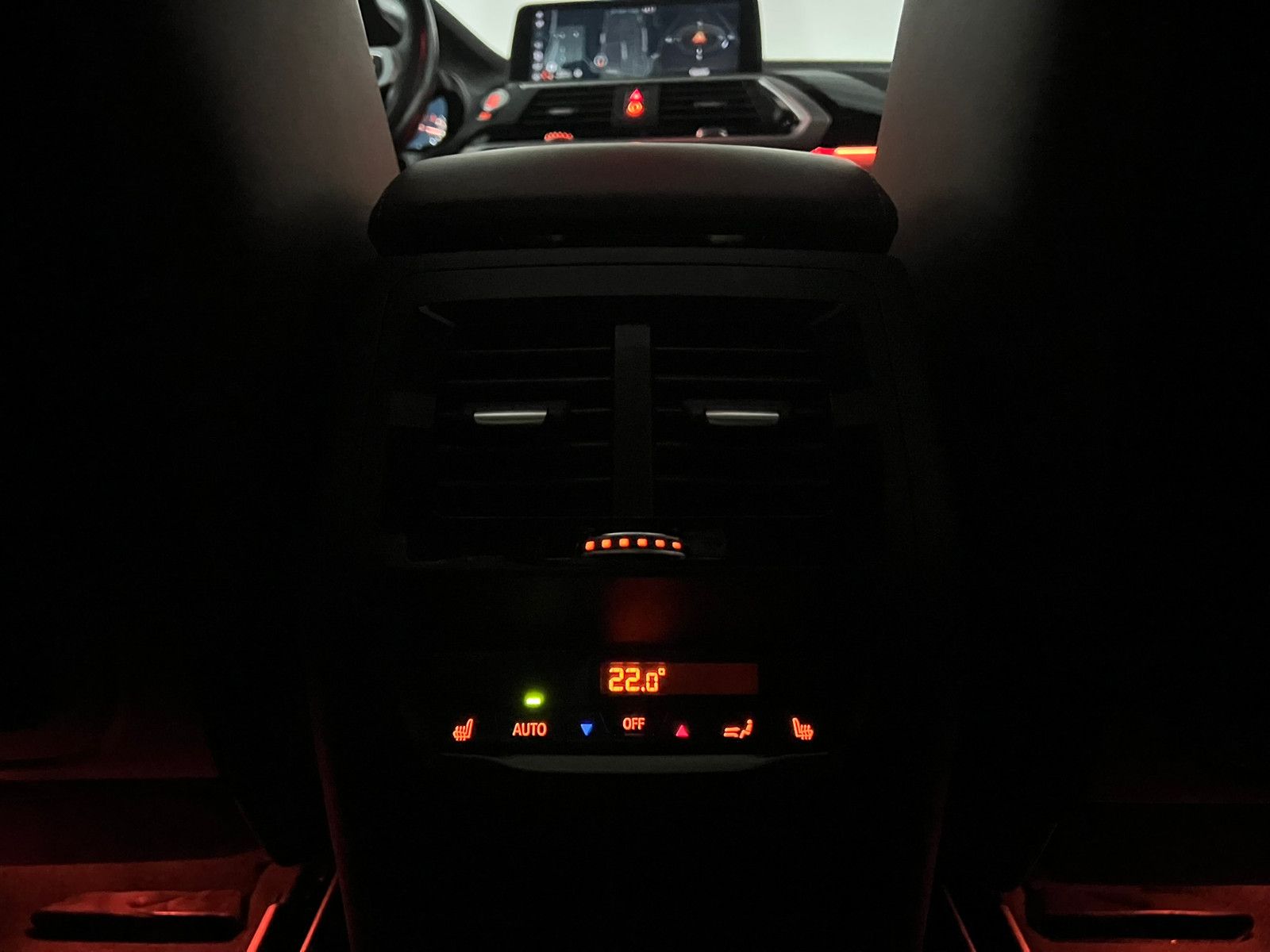 Fahrzeugabbildung BMW X4 xDrive 30 i M SPORT/ACC/H&K/HuD/PANO/DE FZG