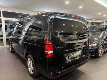 Mercedes V 220 - 4