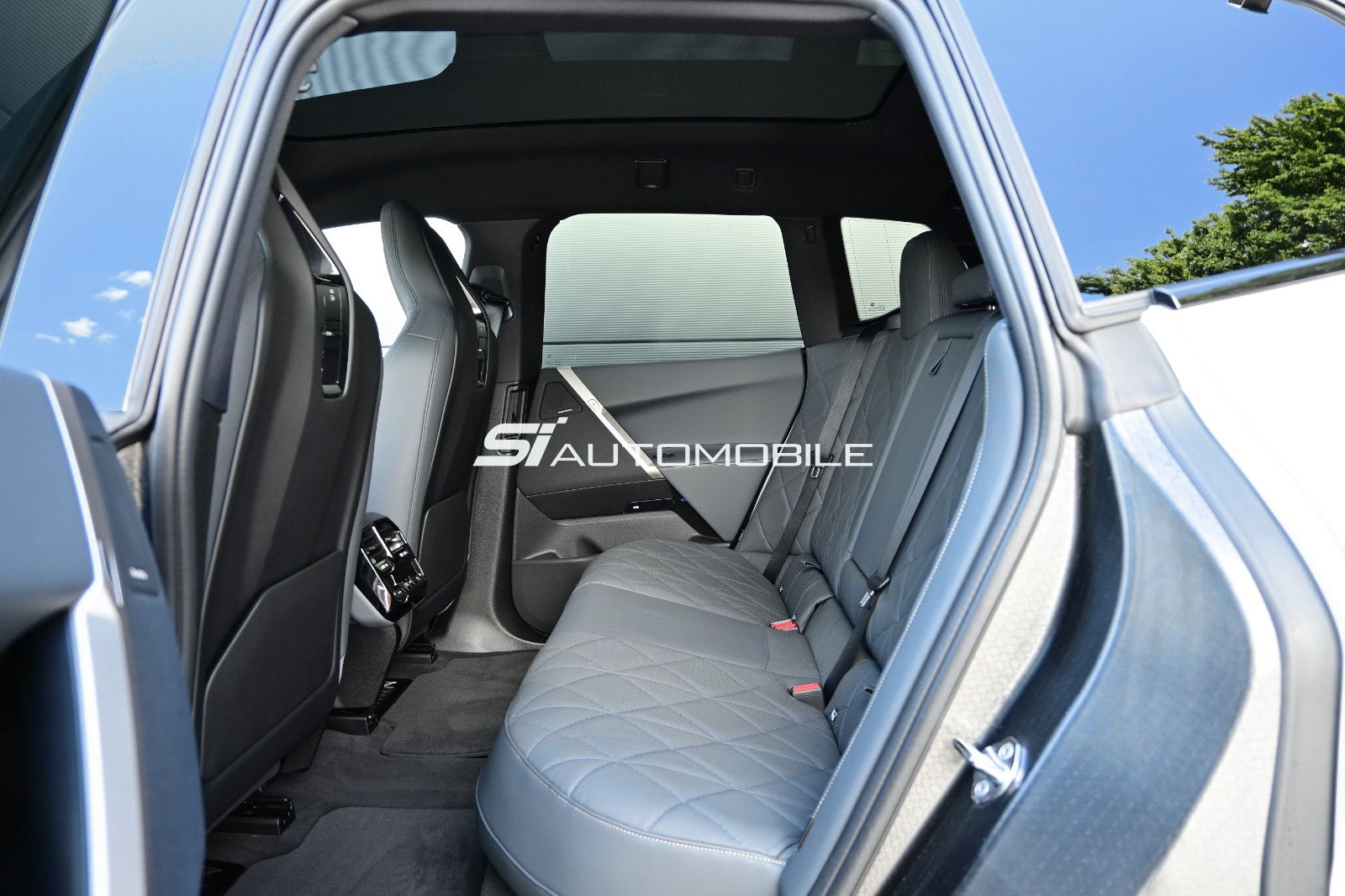 Fahrzeugabbildung BMW iX xDrive50 °AHK°AMIDO°LUFTFEDERUNG°PARKING PROF
