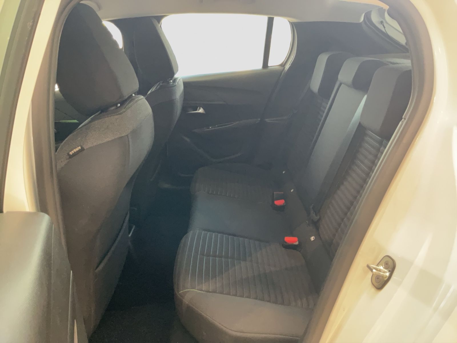 Fahrzeugabbildung Peugeot 208 Active